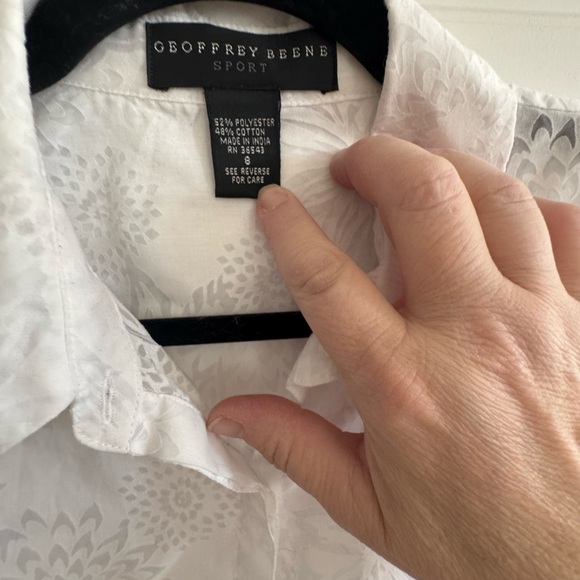 Beautiful, not your average white button up shirt - Picture 2 of 3